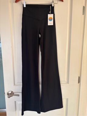 Vuori Black High Rise Wide Leg Performance Pants | Size Small | NWT